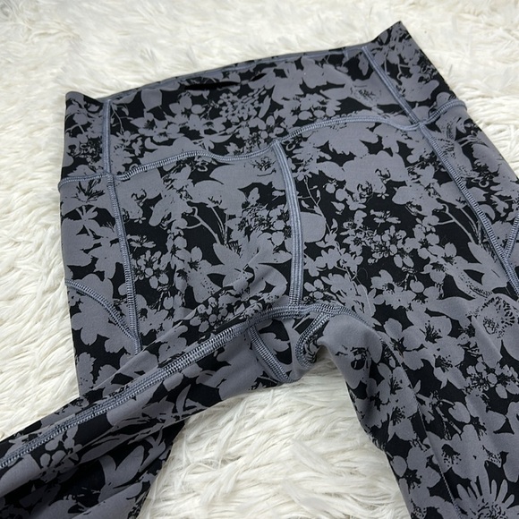 Lululemon In Movement Crop *Everlux 19" Efflorescent Nebula Black - Picture 2 of 5